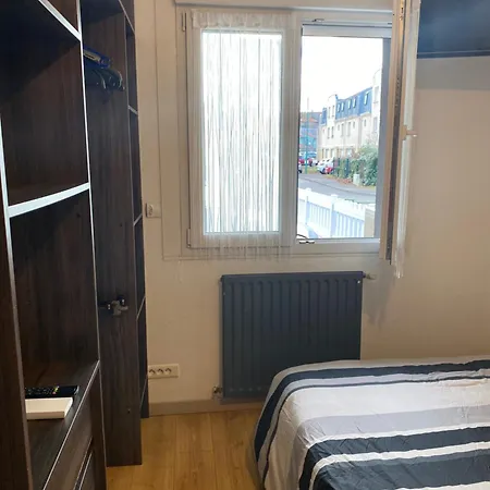 Nancy, Magnifique Totalement Climatise, Meuble, Salle De Bains Et Wc Separes, Parking Prive, Cuisine Equipee, Wifi