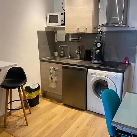 Apartment Nancy, Magnifique Totalement Climatise, Meuble, Salle De Bains Et Wc Separes, Parking Prive, Cuisine Equipee, Wifi