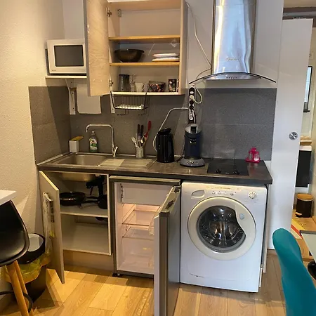 Nancy, Magnifique Totalement Climatise, Meuble, Salle De Bains Et Wc Separes, Parking Prive, Cuisine Equipee, Wifi Malzeville
