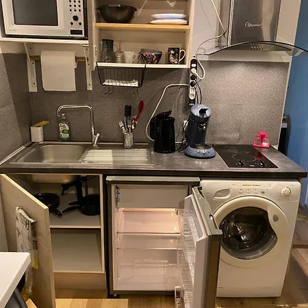 Apartment Nancy, Magnifique Totalement Climatise, Meuble, Salle De Bains Et Wc Separes, Parking Prive, Cuisine Equipee, Wifi