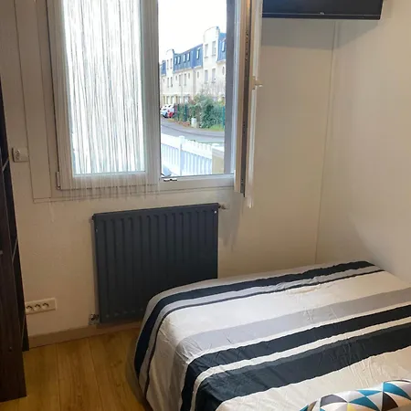 Nancy, Magnifique Totalement Climatise, Meuble, Salle De Bains Et Wc Separes, Parking Prive, Cuisine Equipee, Wifi