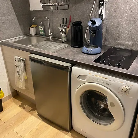 Apartment Nancy, Magnifique Totalement Climatise, Meuble, Salle De Bains Et Wc Separes, Parking Prive, Cuisine Equipee, Wifi *