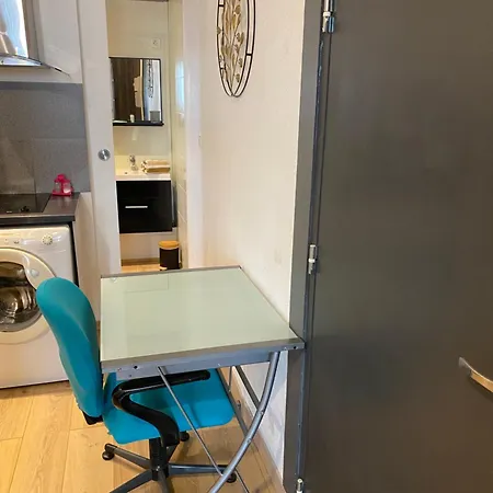 Nancy, Magnifique Totalement Climatise, Meuble, Salle De Bains Et Wc Separes, Parking Prive, Cuisine Equipee, Wifi Lejlighed *