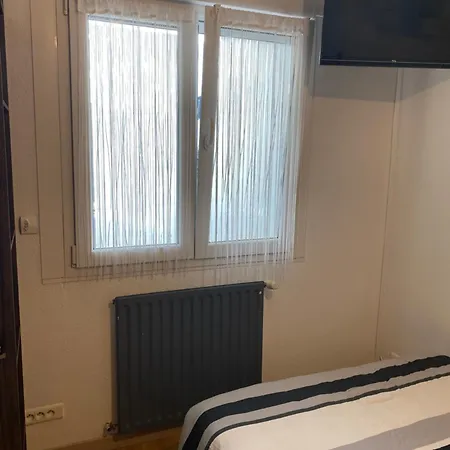Nancy, Magnifique Totalement Climatise, Meuble, Salle De Bains Et Wc Separes, Parking Prive, Cuisine Equipee, Wifi Apartment