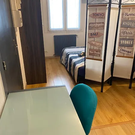 Nancy, Magnifique Totalement Climatise, Meuble, Salle De Bains Et Wc Separes, Parking Prive, Cuisine Equipee, Wifi Malzéville