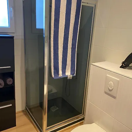 Nancy, Magnifique Totalement Climatise, Meuble, Salle De Bains Et Wc Separes, Parking Prive, Cuisine Equipee, Wifi