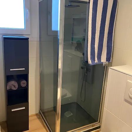 Apartment Nancy, Magnifique Totalement Climatise, Meuble, Salle De Bains Et Wc Separes, Parking Prive, Cuisine Equipee, Wifi