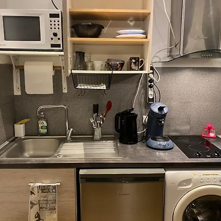 Nancy, Magnifique Totalement Climatise, Meuble, Salle De Bains Et Wc Separes, Parking Prive, Cuisine Equipee, Wifi