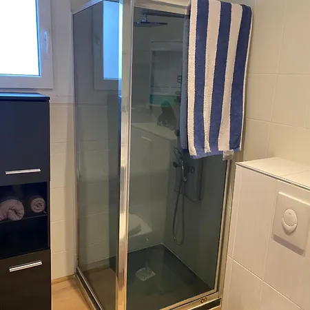 Nancy, Magnifique Totalement Climatise, Meuble, Salle De Bains Et Wc Separes, Parking Prive, Cuisine Equipee, Wifi * Malzeville