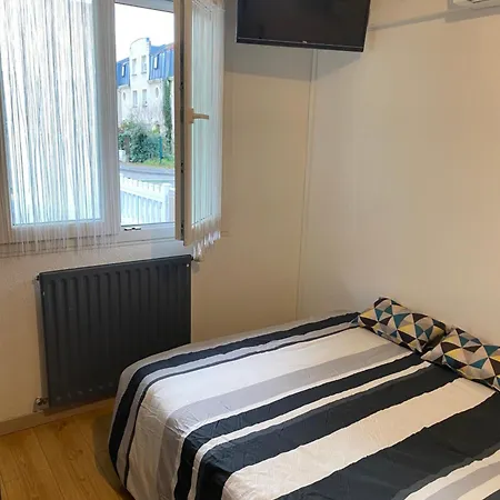 Nancy, Magnifique Totalement Climatise, Meuble, Salle De Bains Et Wc Separes, Parking Prive, Cuisine Equipee, Wifi