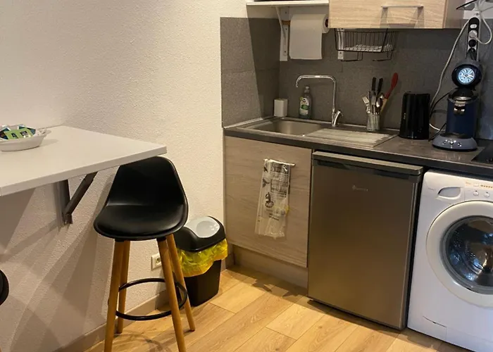 Nancy, Magnifique Totalement Climatise, Meuble, Salle De Bains Et Wc Separes, Parking Prive, Cuisine Equipee, Wifi Apartmán Malzéville