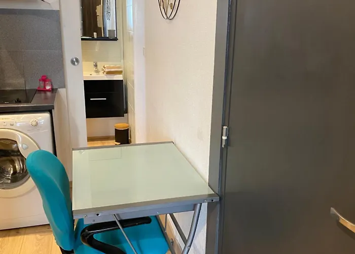 Nancy, Magnifique Totalement Climatise, Meuble, Salle De Bains Et Wc Separes, Parking Prive, Cuisine Equipee, Wifi Apartmán *