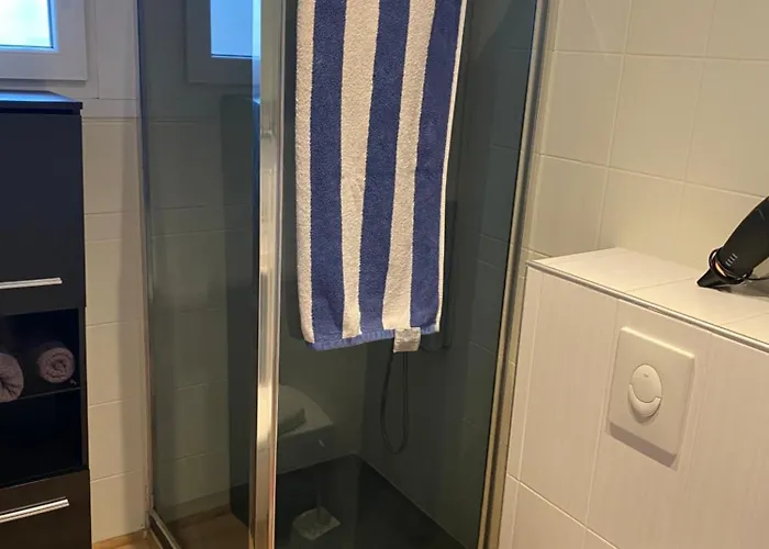 Nancy, Magnifique Totalement Climatise, Meuble, Salle De Bains Et Wc Separes, Parking Prive, Cuisine Equipee, Wifi